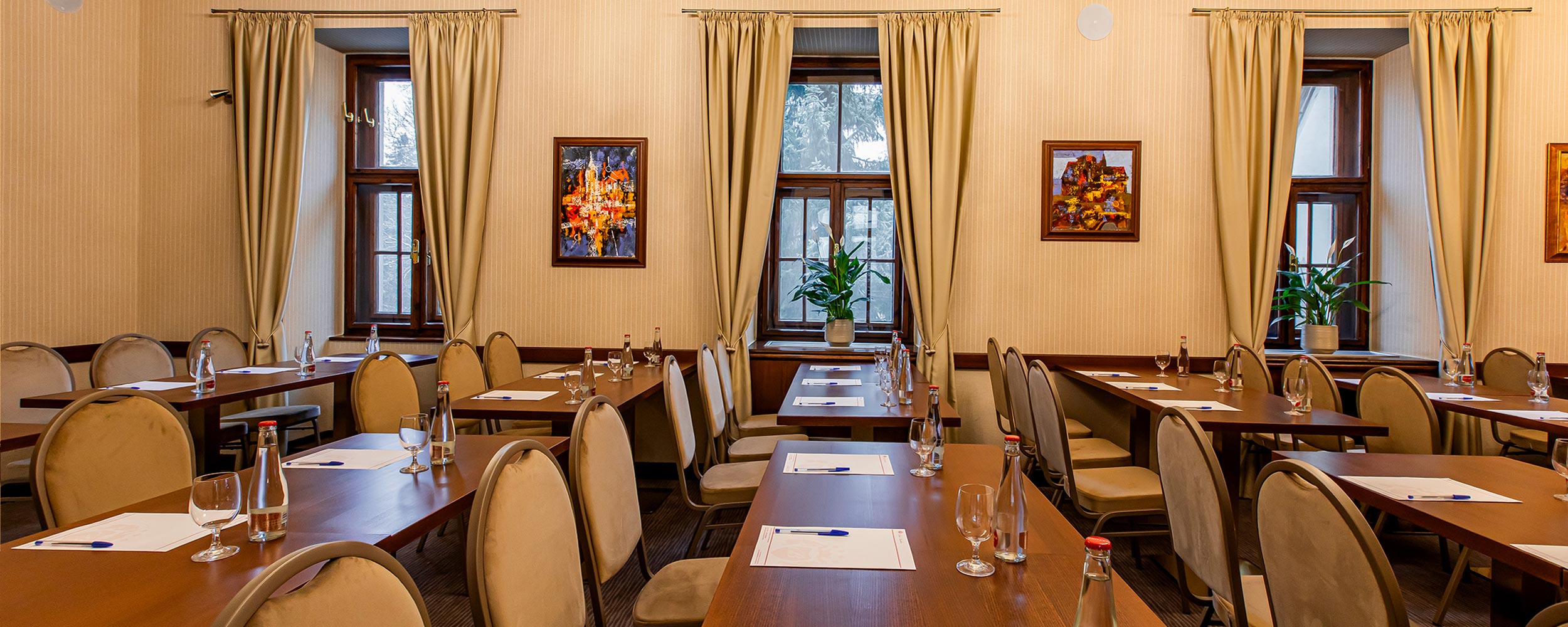 Rotary salónik Hotel Bankov Košice