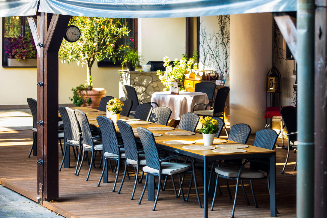 Hotel Bankov Garden Restaurant