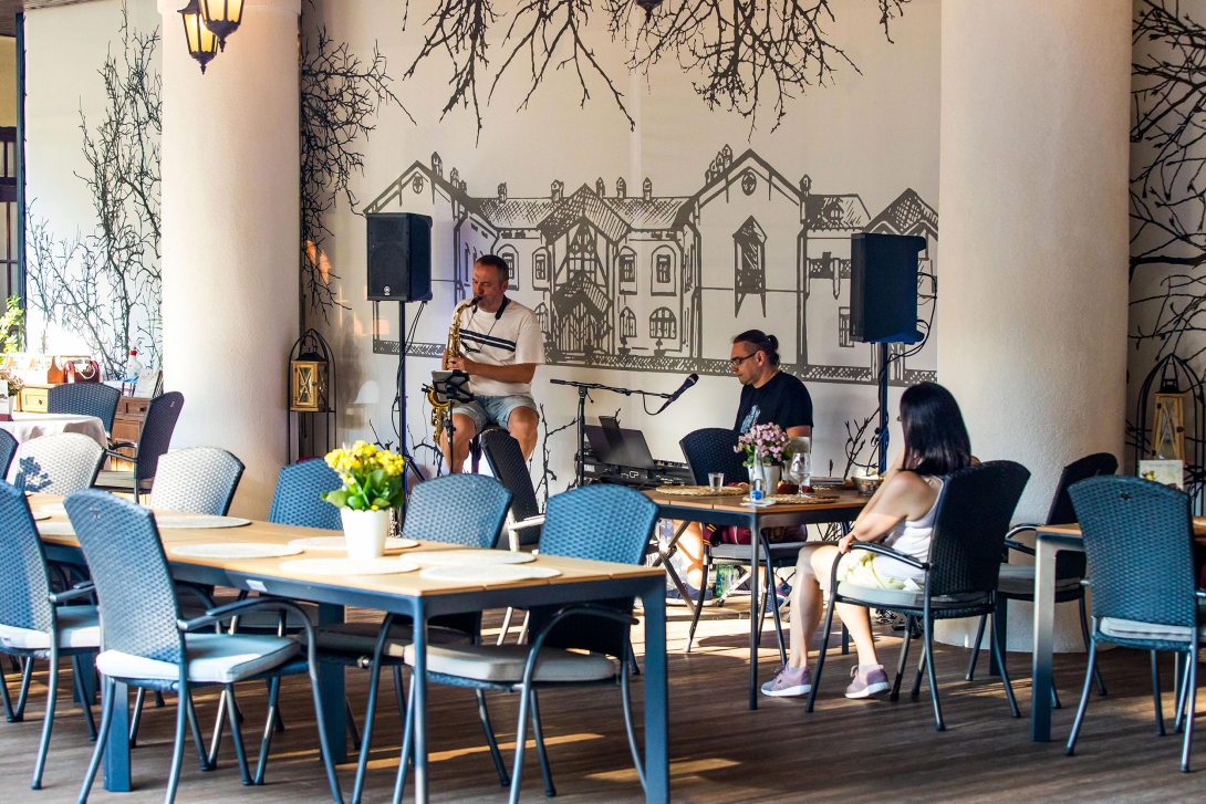 Hotel Bankov Garden Restaurant