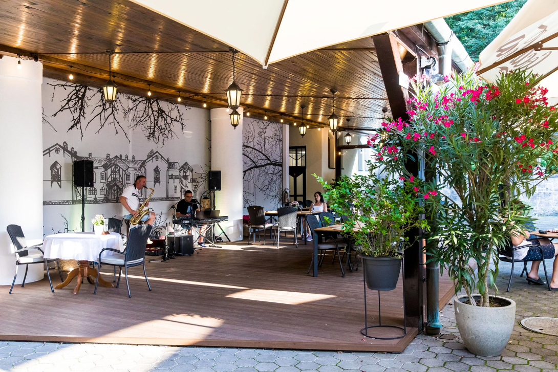 Hotel Bankov Garden Restaurant