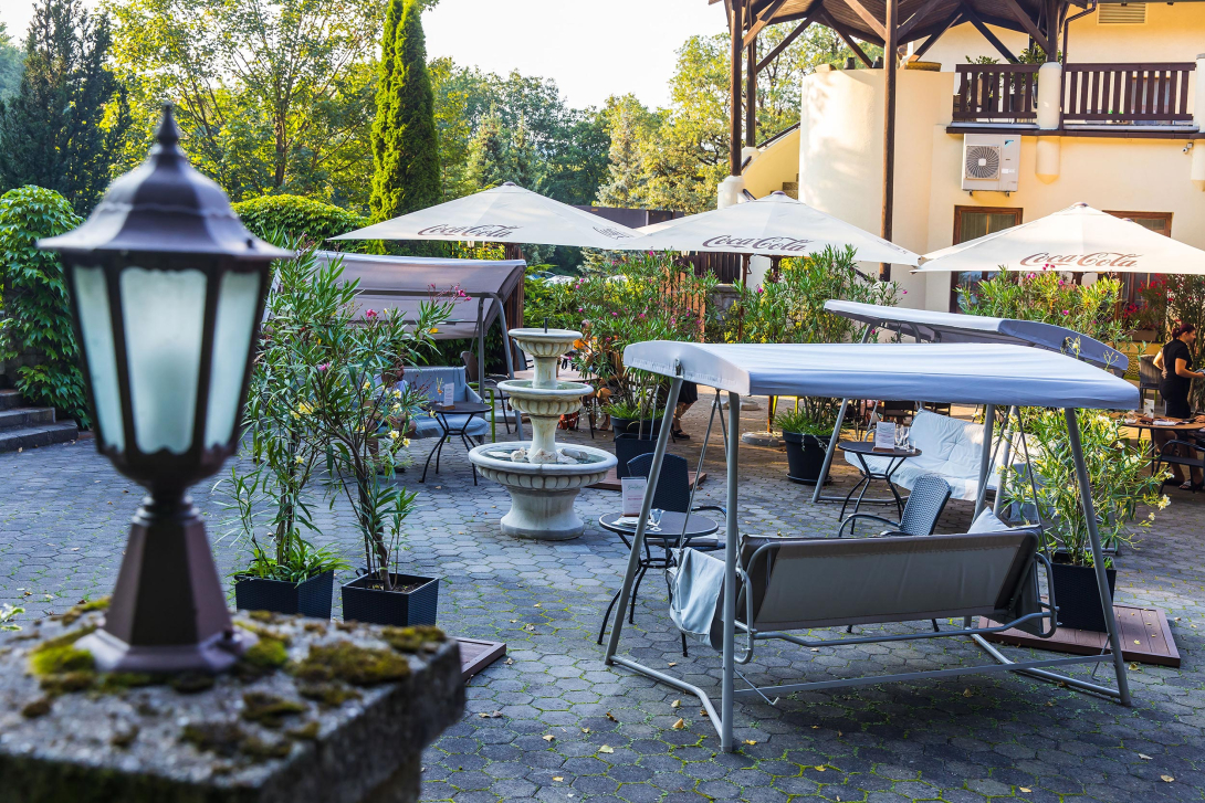 Hotel Bankov Garden Restaurant