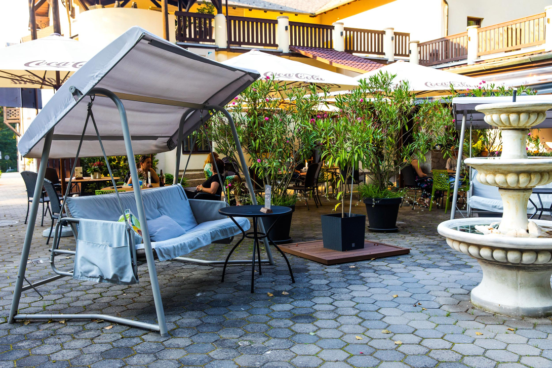 Hotel Bankov Garden Restaurant