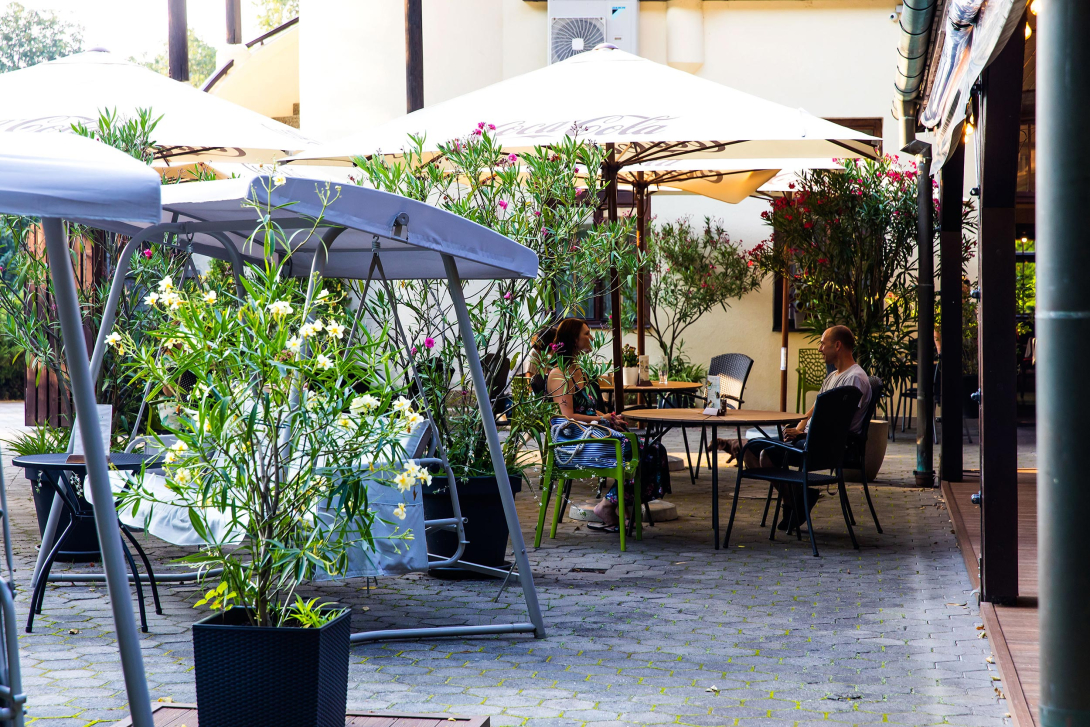 Hotel Bankov Garden Restaurant