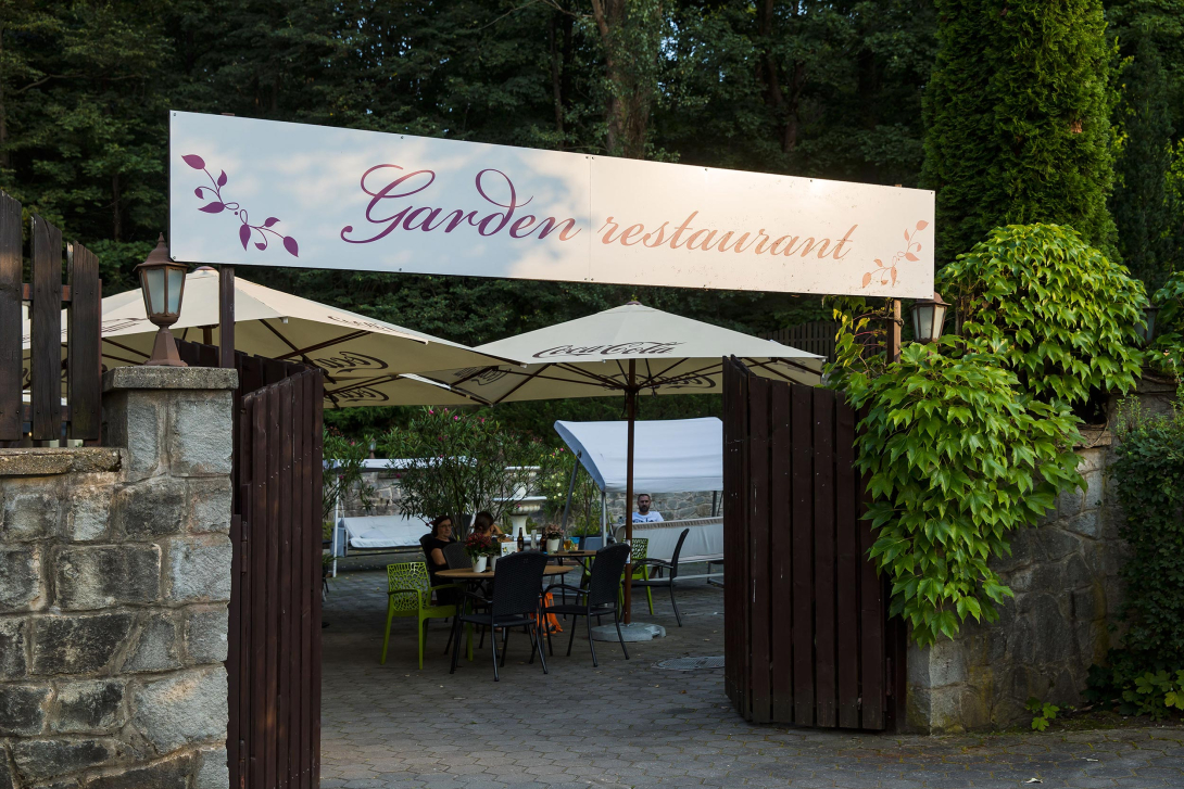 Hotel Bankov Garden Restaurant