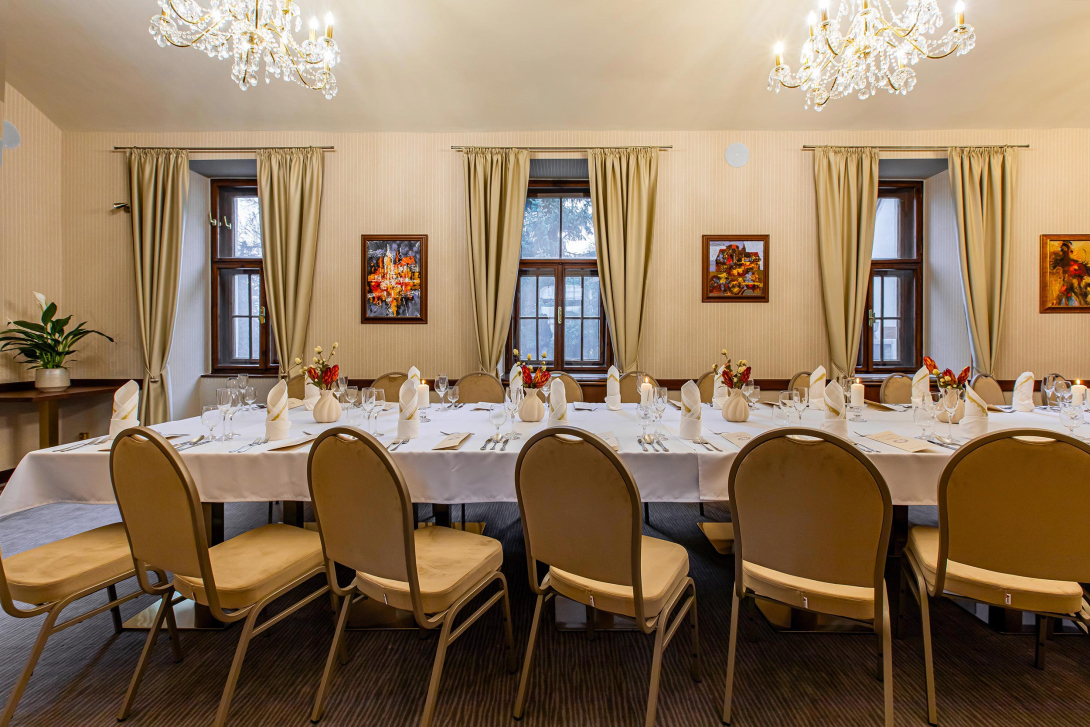 Rotary salónik Hotel Bankov Košice